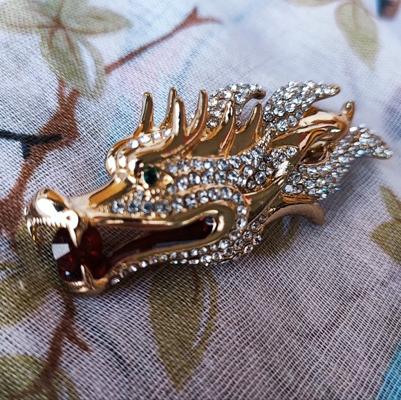 Asian DRAGON Rhinestone Encrusted Brooch Gold Wash Fierce Emerald Stone Eyes - Picture 9 of 12